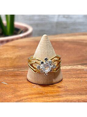 💍 Vintage 18K HGE Gold Tone Geometric Chevron CZ Ring – Statement Style Sz 9